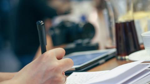 Featured Image for 7 Best Free AI Essay Writers to Improve Writing in 2025