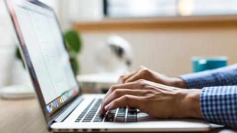 Featured Image for How To Acknowledge An Email: 8 Tips and Best Templates in 2025